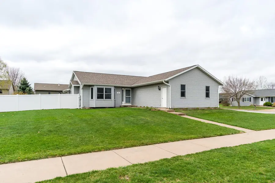 812 Silver Dr, Holmen, WI 54636 - #2