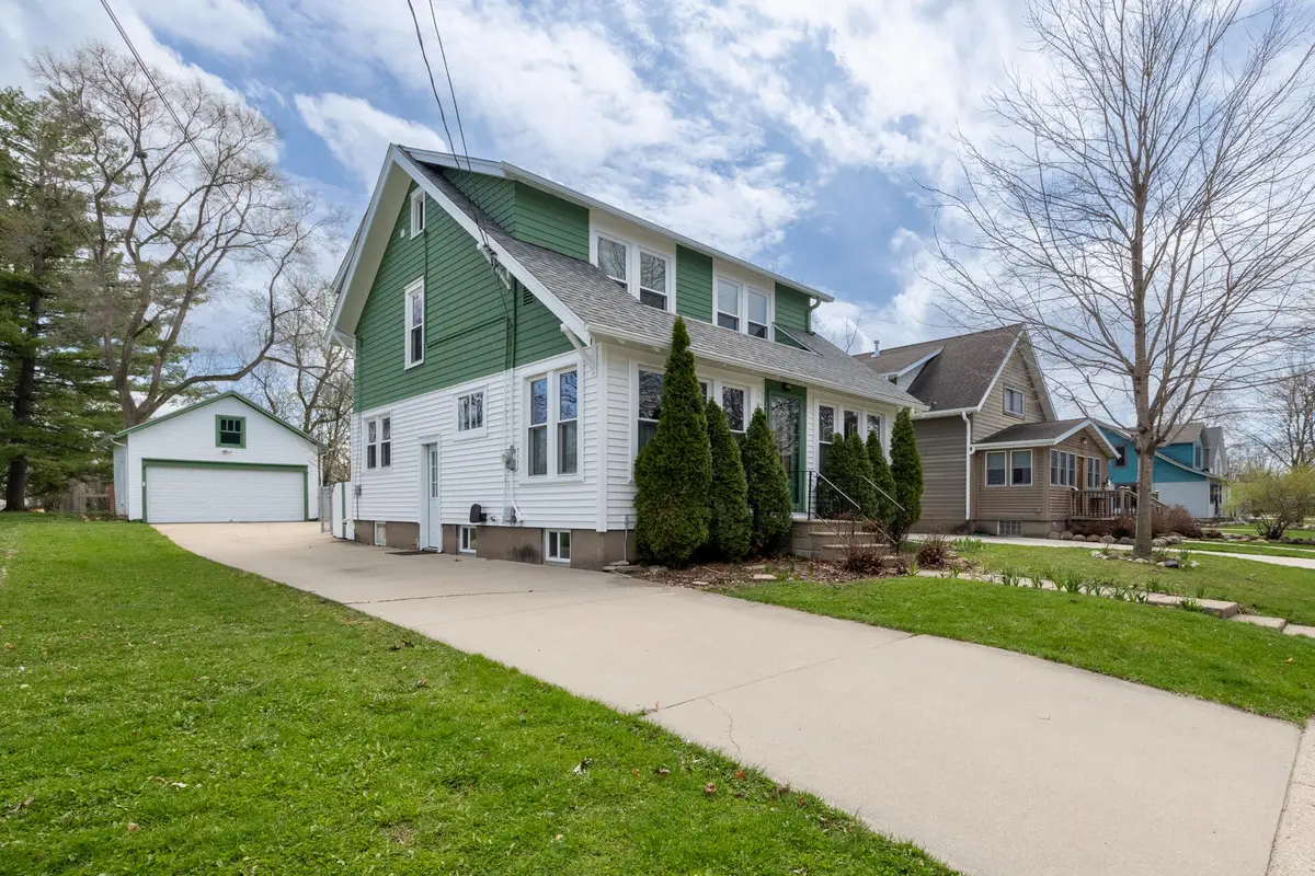 415 S Concord Rd, Oconomowoc, WI 53066 - #1