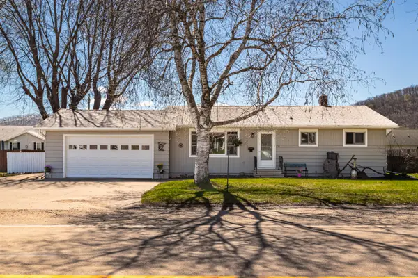 1367 County 25, La Crescent, MN 55947