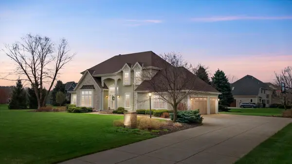 W289N6349 Blackhawk Dr, Merton, WI 53029