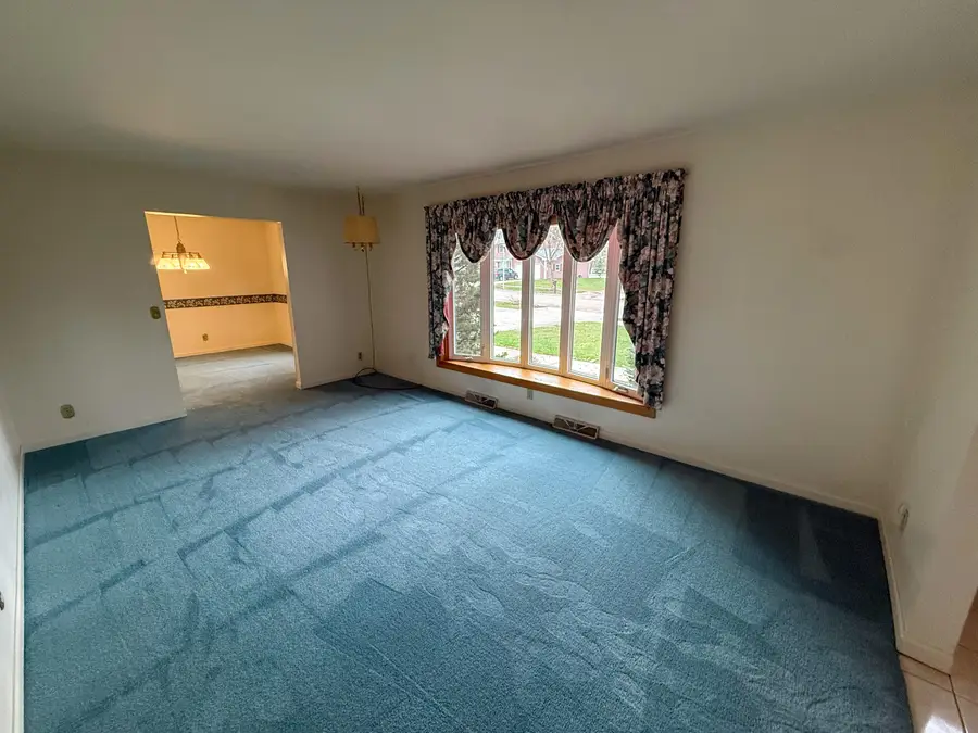 811 Ellen Ln, Fond Du Lac, WI 54935 - #2