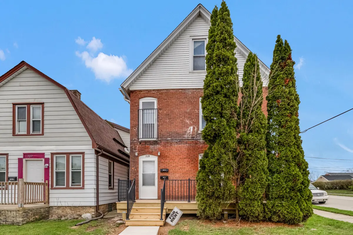 729 Montana Ave, South Milwaukee, WI 53172 - #1