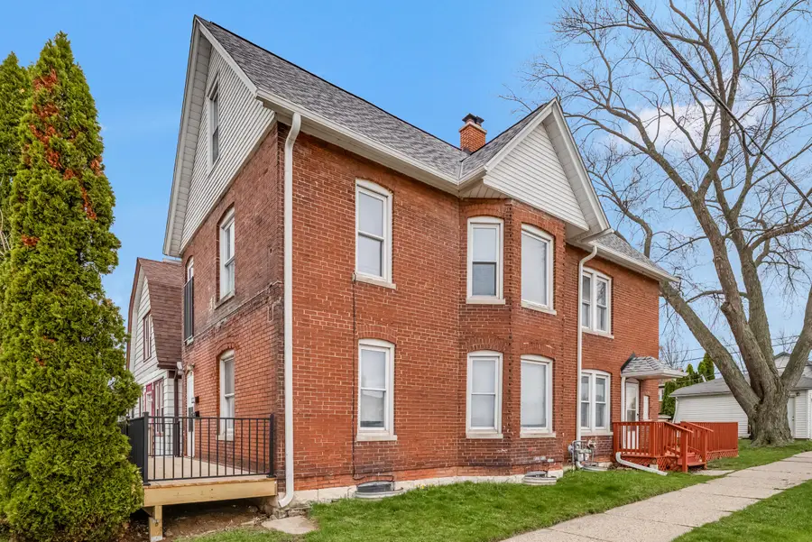 729 Montana Ave, South Milwaukee, WI 53172 - #3