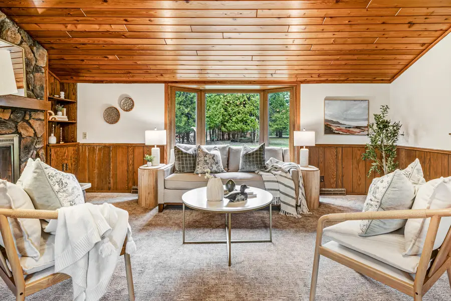 1858 Wayside Dr, Hartford, WI 53027 - #2