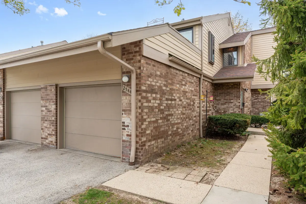 2544 W Parnell Ave, Milwaukee, WI 53221 - #1