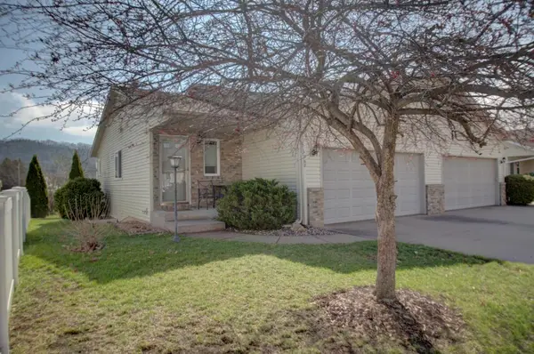 968 8th Ave N, Onalaska, WI 54650