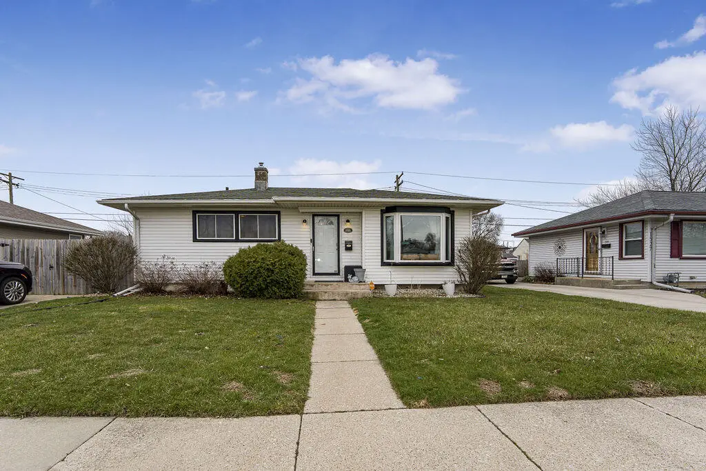 1521 Harmony Dr, Racine, WI 53402 - #1