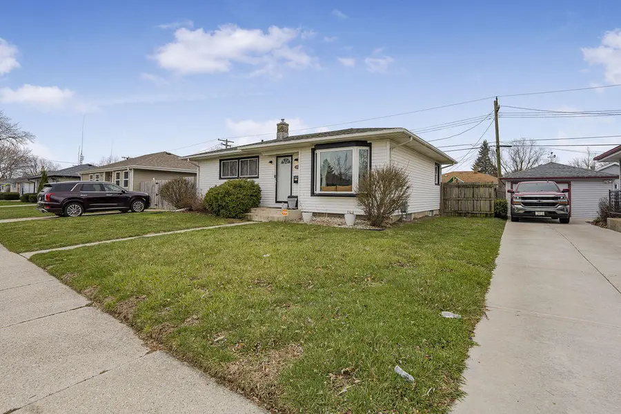 1521 Harmony Dr, Racine, WI 53402 - #2