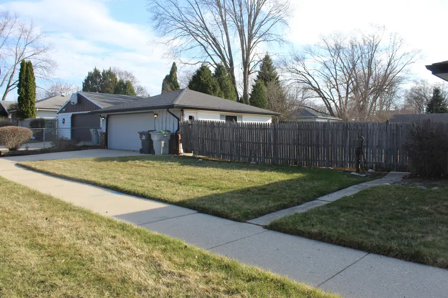 10345 W Sylvia St Sw, Milwaukee, WI 53224 - #2