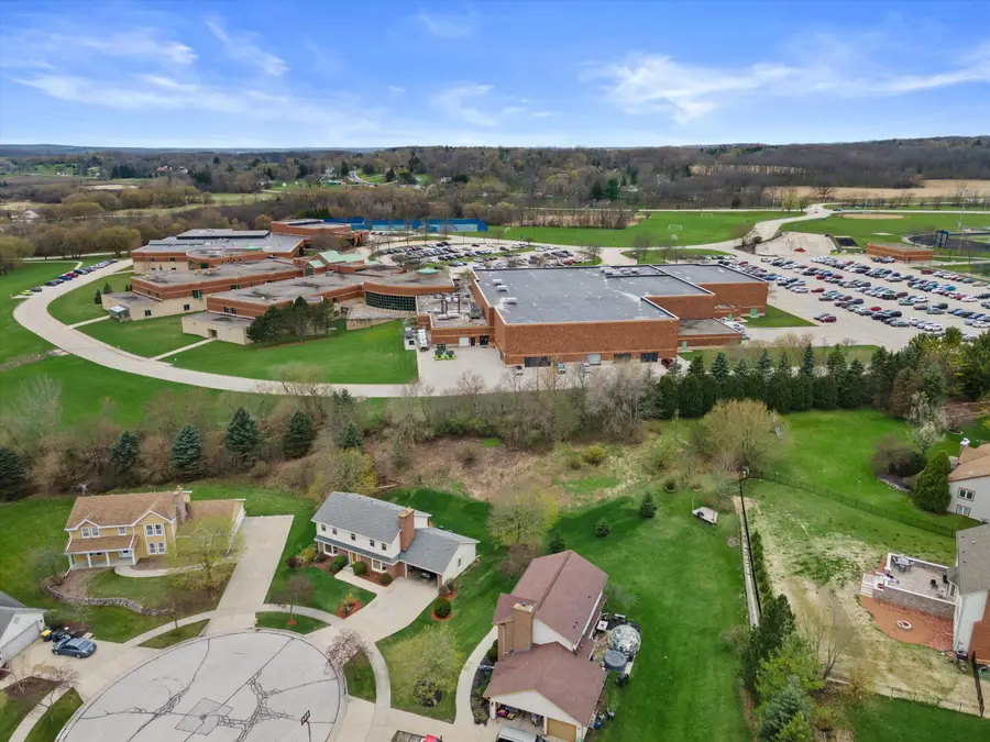 3304 River Valley Rd, Waukesha, WI 53189 - #3
