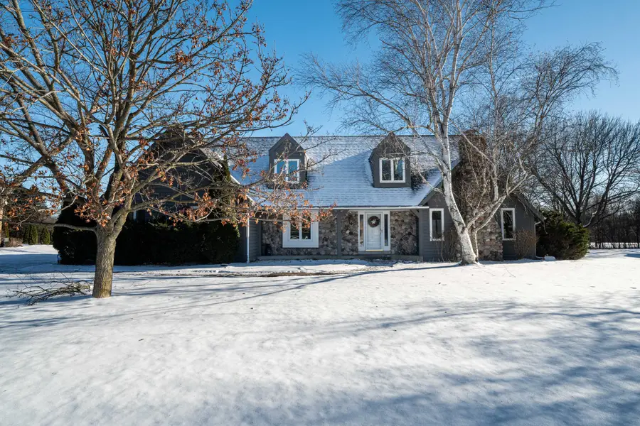 6331 Parkview Rd, Greendale, WI 53129 - #2