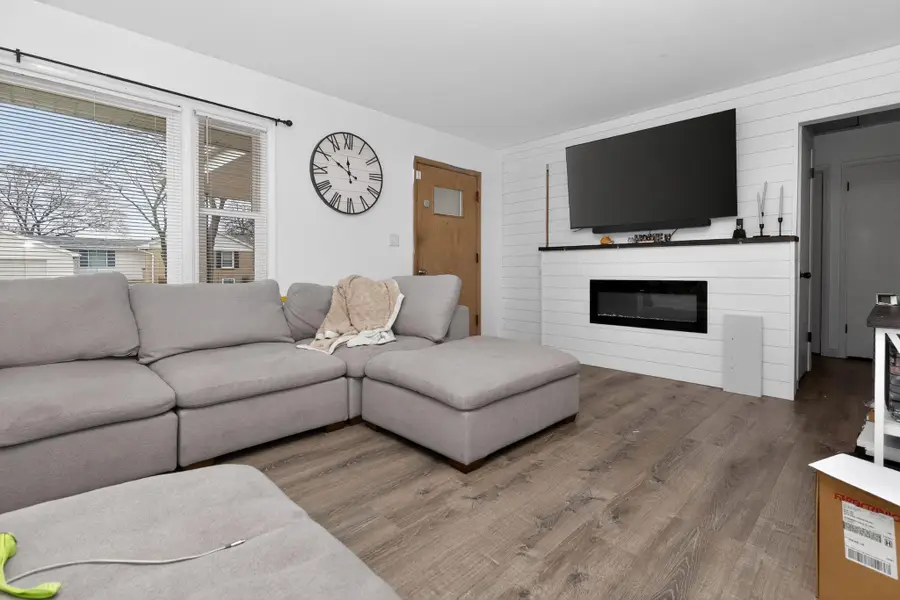 5524 N 103rd St, Milwaukee, WI 53225 - #3