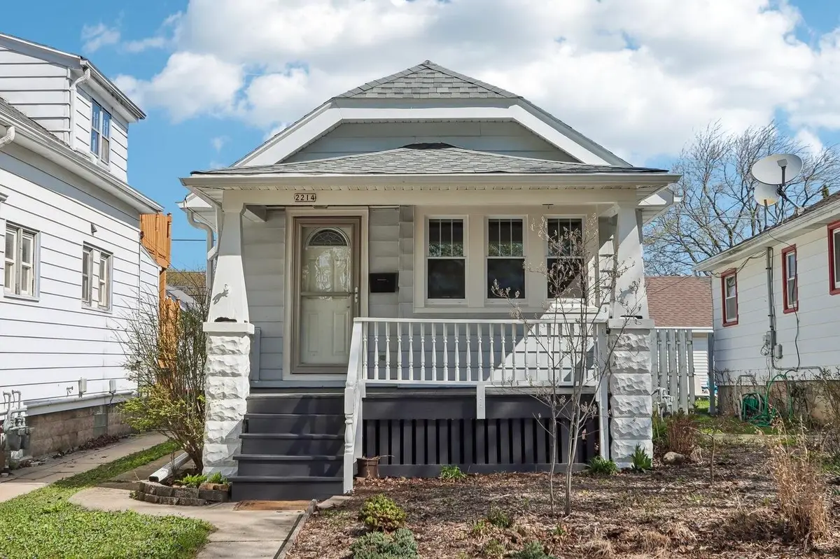 2214 E Vollmer Ave, Milwaukee, WI 53207 - #1
