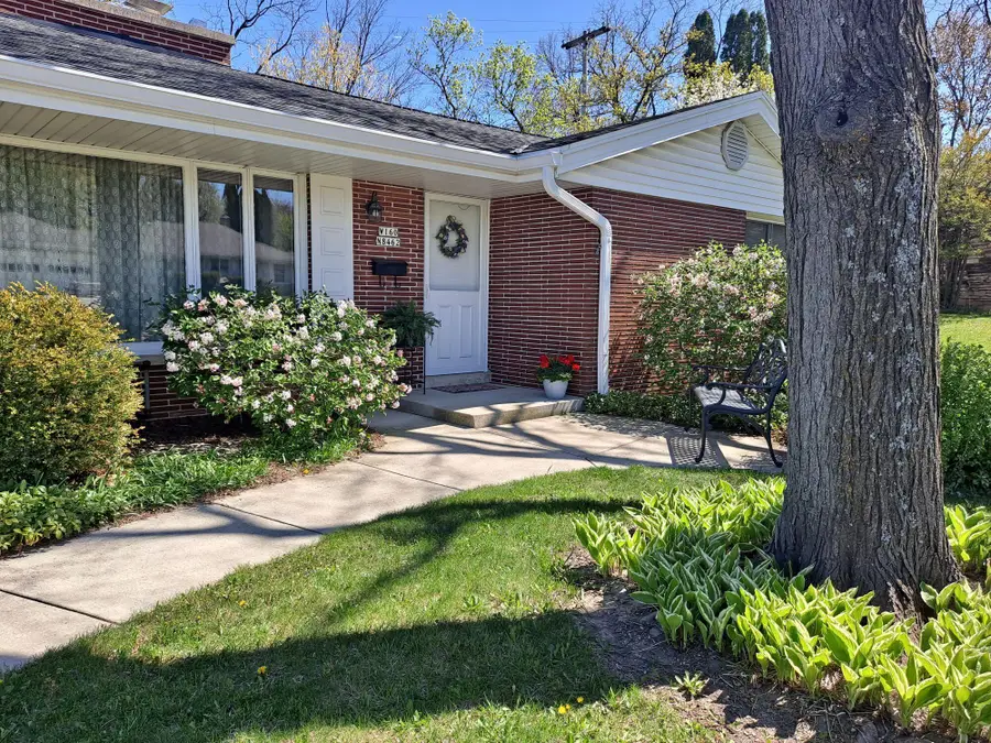 W160N8462 Donald Ct, Menomonee Falls, WI 53051 - #3