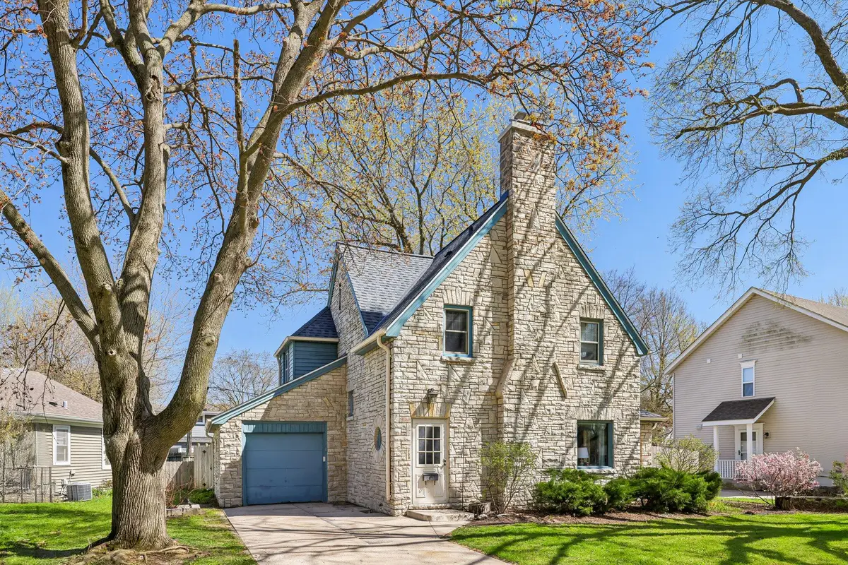 709 N Cumberland Dr, Waukesha, WI 53188 - #1