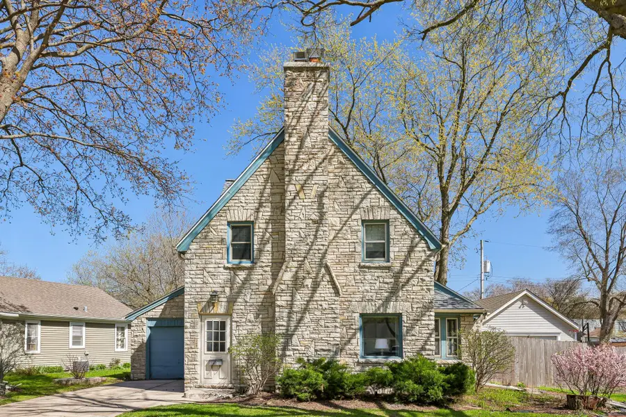 709 N Cumberland Dr, Waukesha, WI 53188 - #2