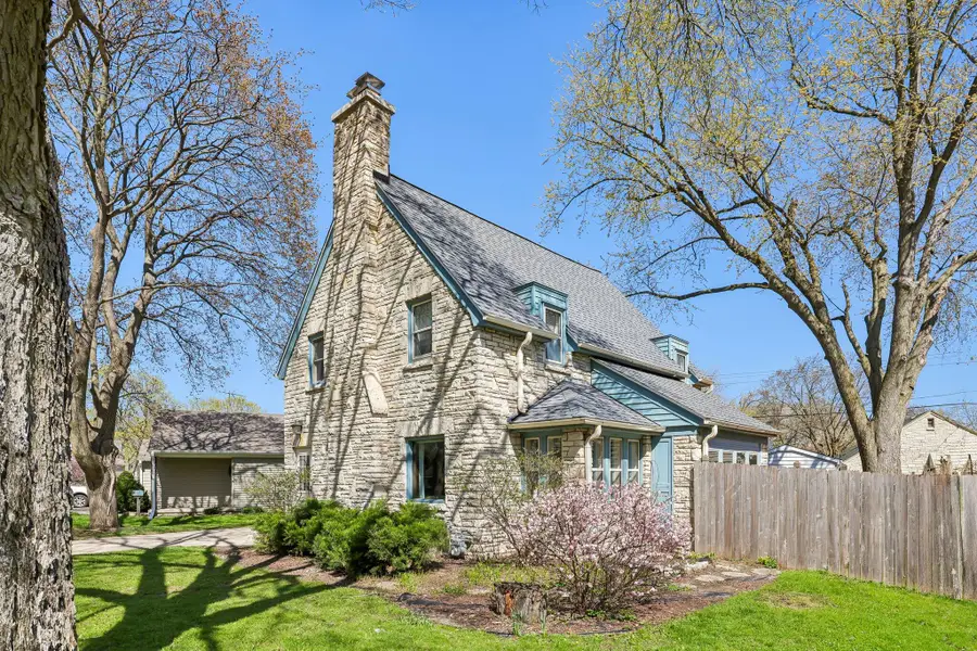 709 N Cumberland Dr, Waukesha, WI 53188 - #3