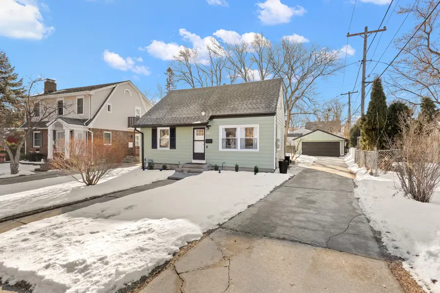 9131 W Mt Vernon Ave, Milwaukee, WI 53226 - #2