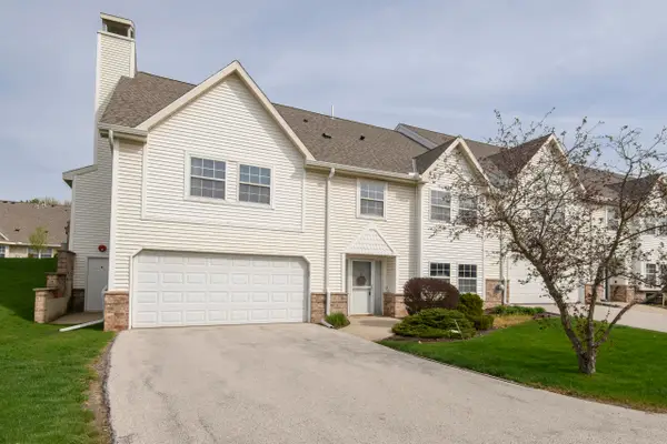 355 Jennifer Ln, Brookfield, WI 53045