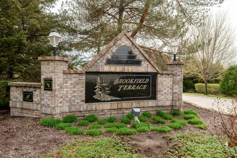 355 Jennifer Ln, Brookfield, WI 53045 - #3