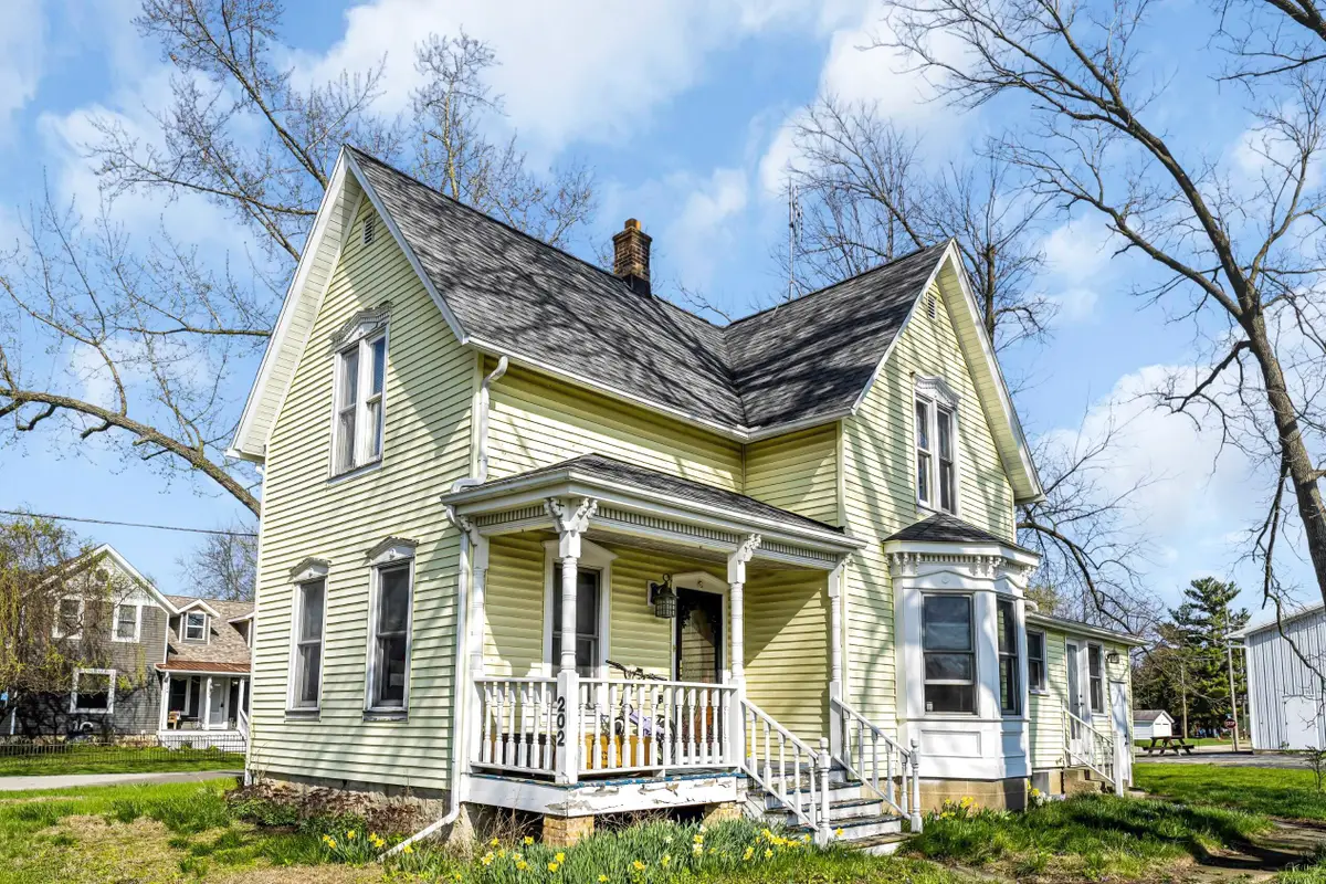 202 E Park St, Silver Lake, WI 53170 - #1