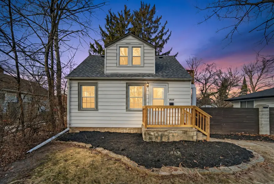 8630 W Lancaster Ave, Milwaukee, WI 53225 - #2