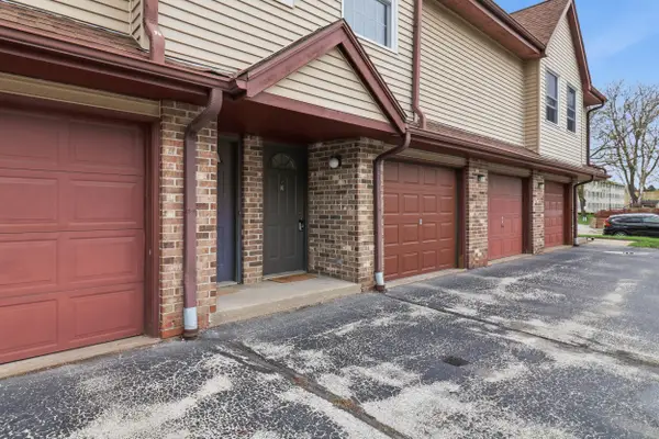 2077 S 102nd St, West Allis, WI 53227