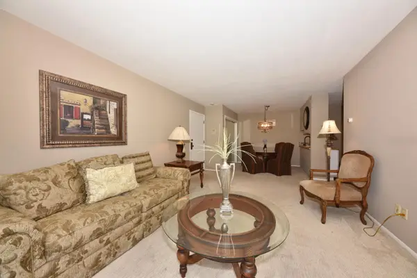 3935 S 84th St, Greenfield, WI 53228