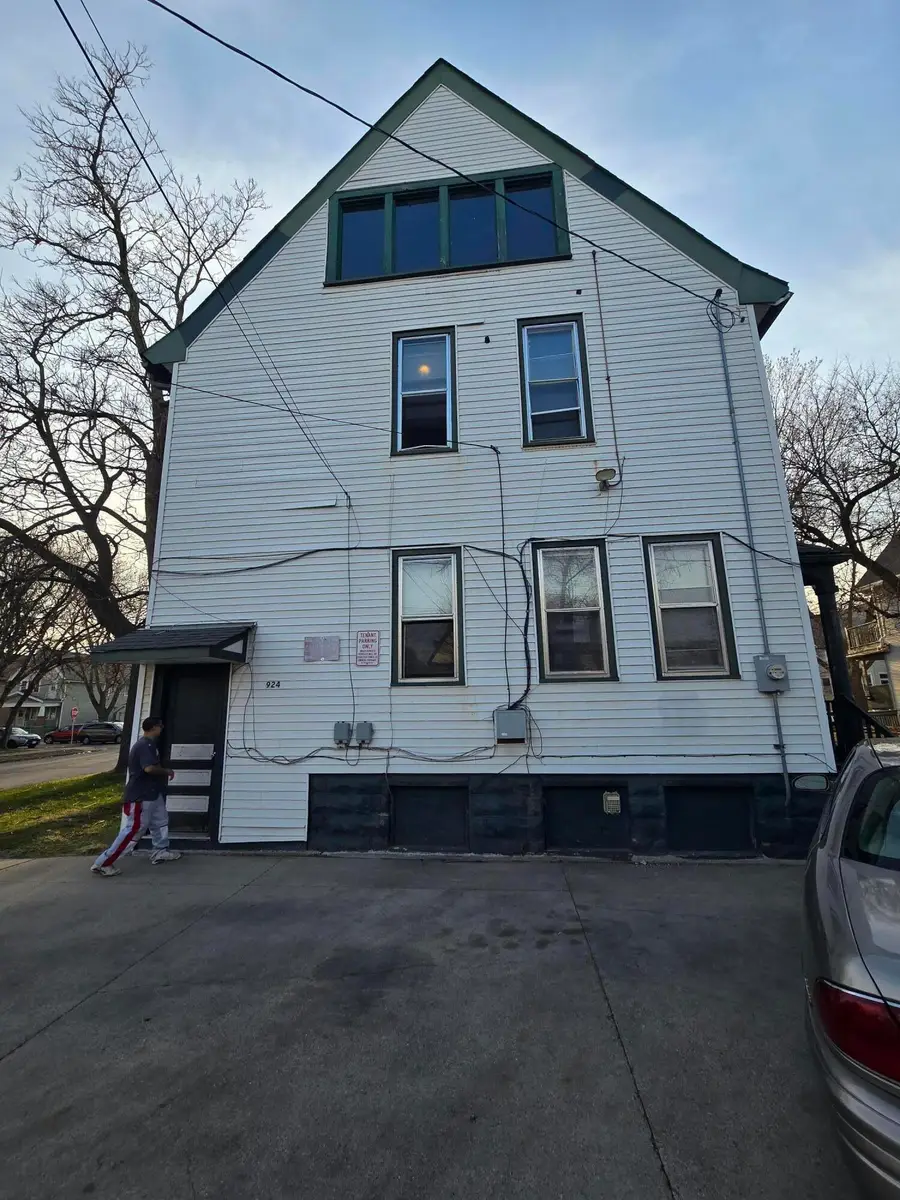 924 S 19th St, Milwaukee, WI 53204 - #2