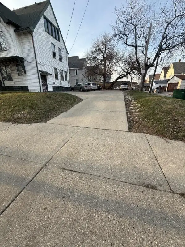 924 S 19th St, Milwaukee, WI 53204 - #3