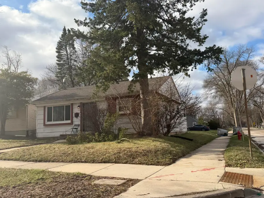 5733 W Custer Ave, Milwaukee, WI 53218 - #2
