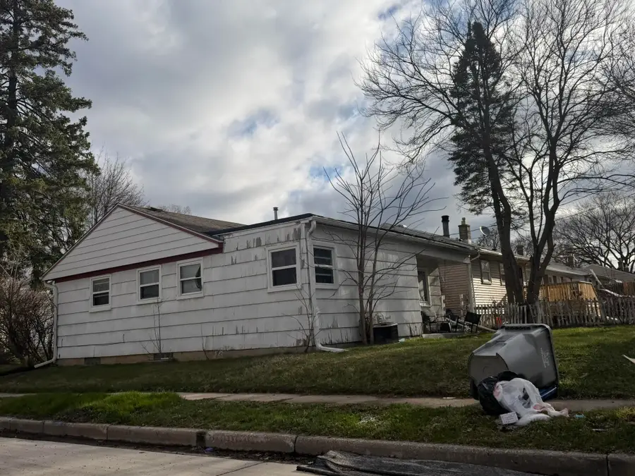 5733 W Custer Ave, Milwaukee, WI 53218 - #3
