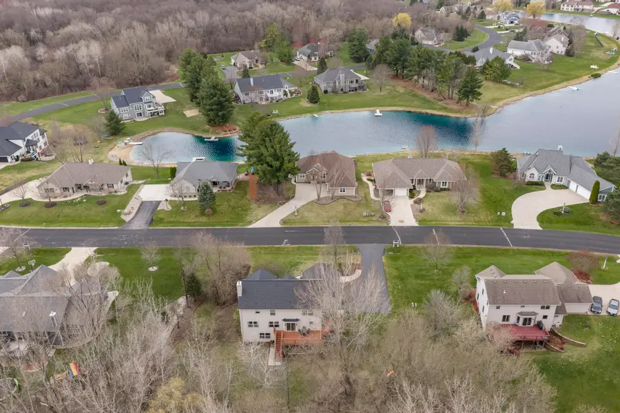 412 E Red Pine Cir, Dousman, WI 53118 - #2