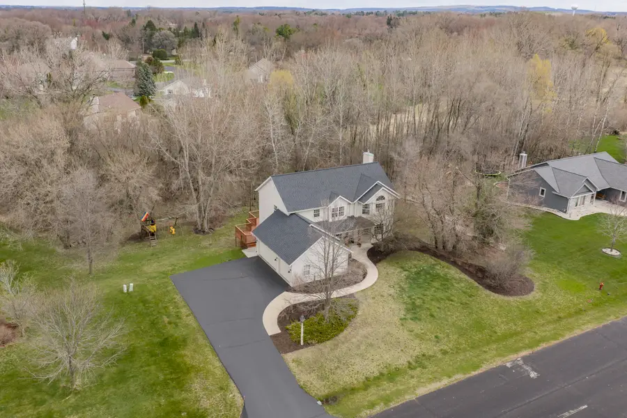 412 E Red Pine Cir, Dousman, WI 53118 - #3