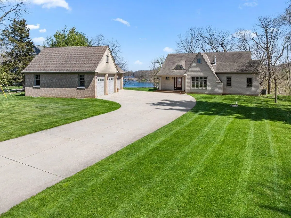 W289N7940 Park Dr, Merton, WI 53029 - #1