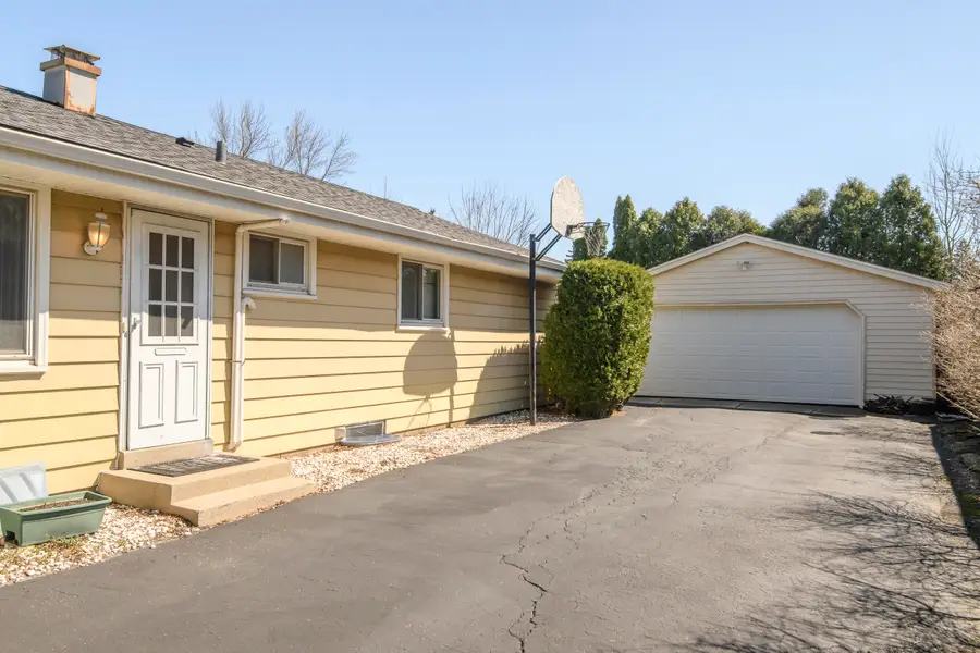 3406 S 93rd St, Milwaukee, WI 53227 - #2