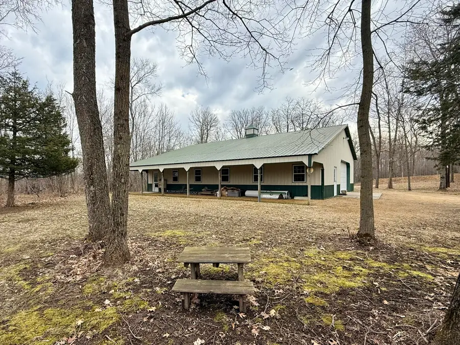 N2904 Smokey Hollow Rd, Arlington, WI 53955 - #2