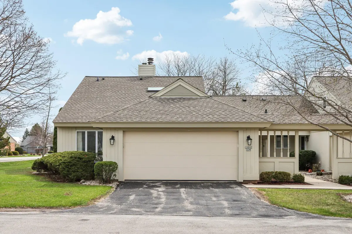 10042 N Holmes Ct, Mequon, WI 53092 - #1