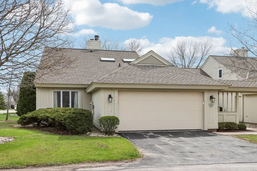 10042 N Holmes Ct, Mequon, WI 53092 - #3
