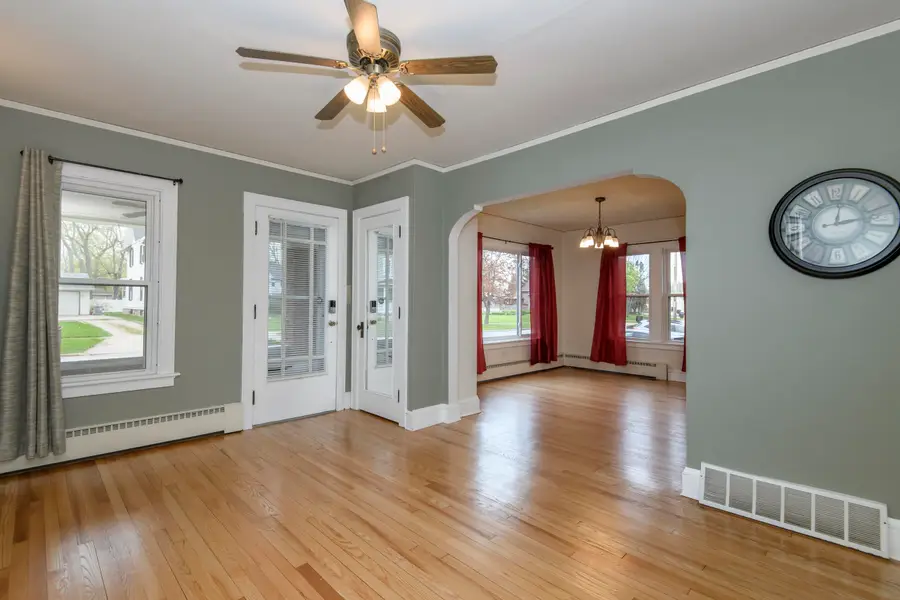 220 Fox St, Mukwonago, WI 53149 - #2