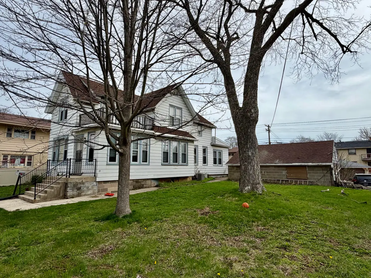 4168 N 92nd St, Milwaukee, WI 53222 - #1