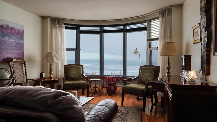 2525 S Shore Dr, Milwaukee, WI 53207 - #2