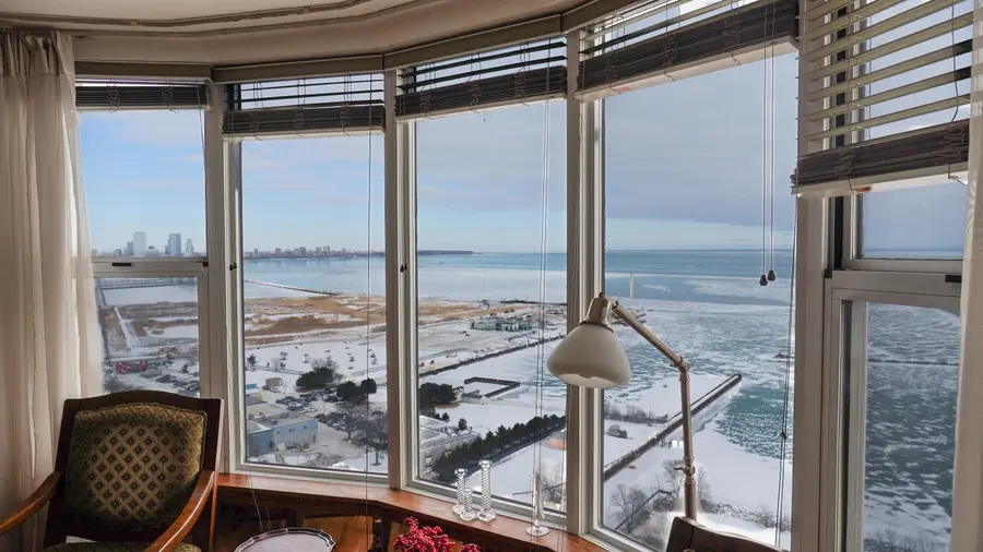 2525 S Shore Dr, Milwaukee, WI 53207 - #3