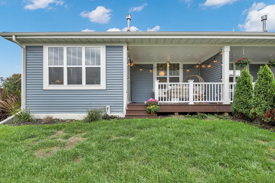 W204N17637 Laurel Pl, Jackson, WI 53037 - #2