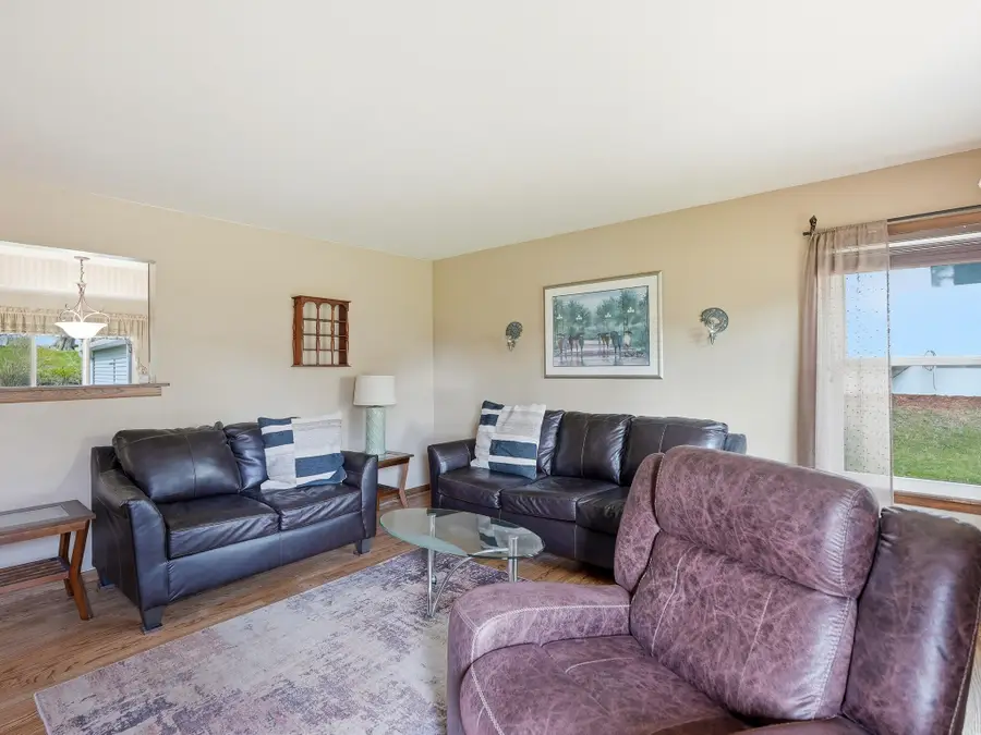 318 Dodie Dr, Waukesha, WI 53189 - #3