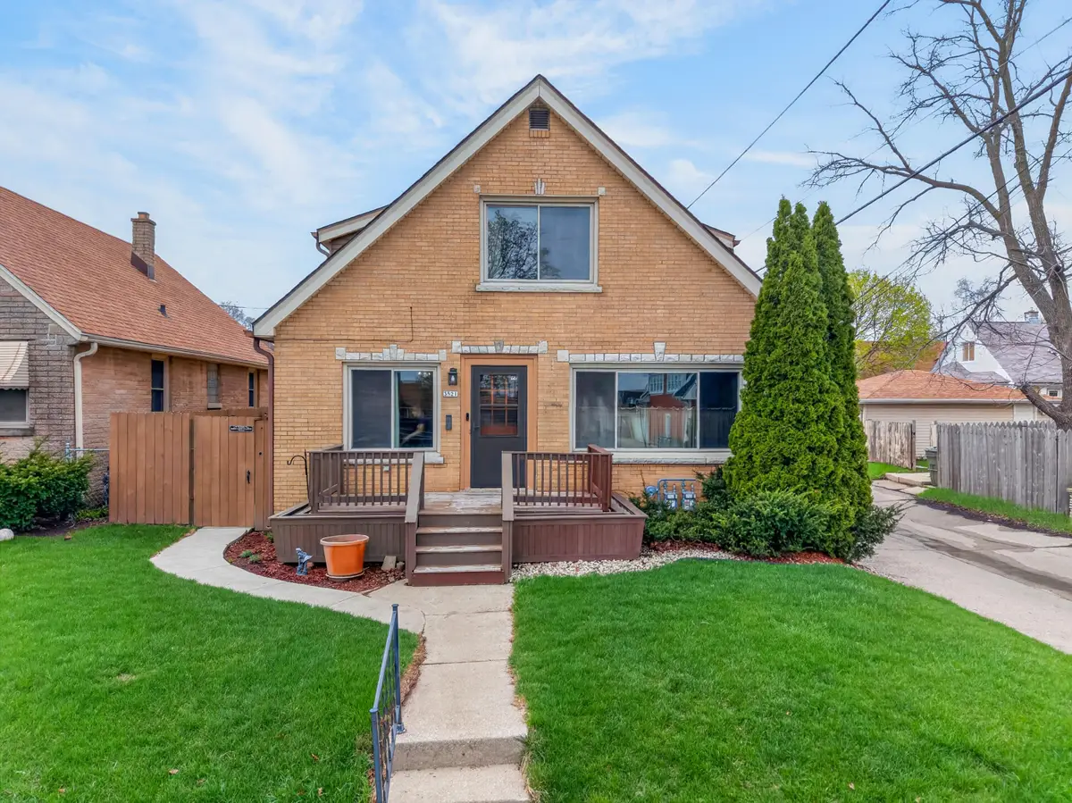 3521 S 11th St, Milwaukee, WI 53221 - #1