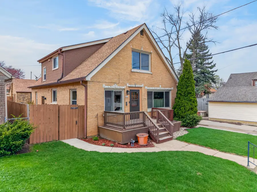 3521 S 11th St, Milwaukee, WI 53221 - #2