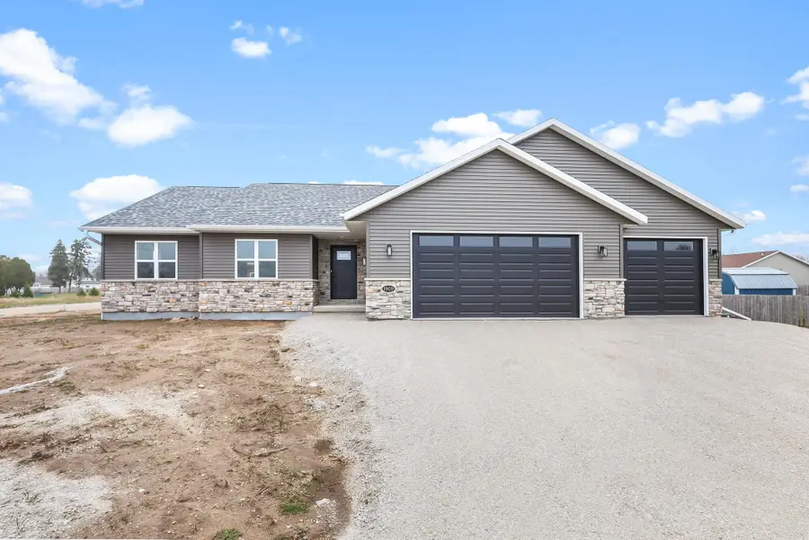 1909 Summit St, Manitowoc, WI 54220 - #2