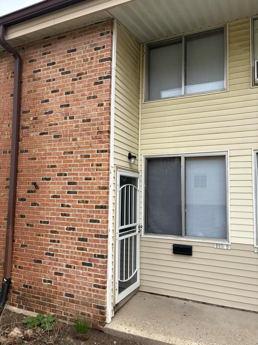 8931 N Swan Rd, Milwaukee, WI 53224 - #2