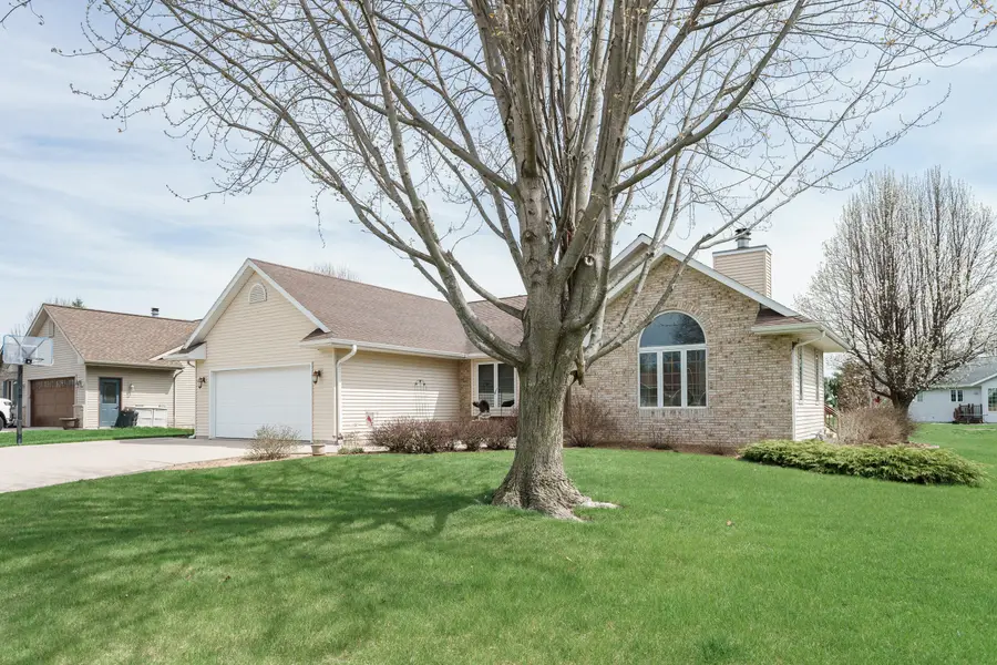 705 Woodbridge Trl, Watertown, WI 53094 - #2